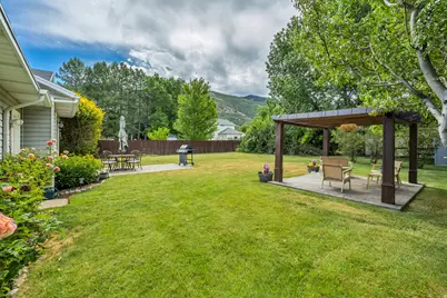 2425 E View Dr, South Weber, UT 84405 - Photo 10