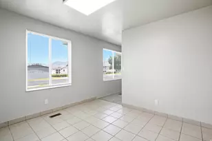 445 W 4900 S, Washington Terrace, UT 84405 - Photo 8