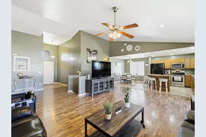 6059 Bayshore Dr, Stansbury Park, UT 84074 - Photo 16
