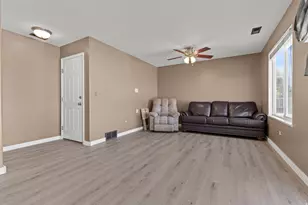4121 Westlake Dr, Roy, UT 84067 - Photo 16