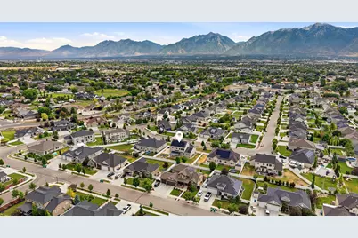 11704 S 2610 W, Riverton, UT 84065 - Photo 8