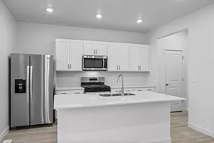 946 E Eden St, Eagle Mountain, UT 84005 - Photo 12