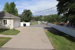 9135 S 300 W, Paradise, UT 84328 - Photo 34