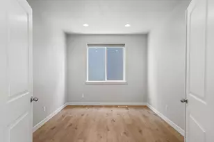 4184 E Sun Crest Dr, Eagle Mountain, UT 84005 - Photo 4