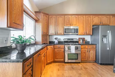 943 Lillywood Ln, North Salt Lake, UT 84054 - Photo 14