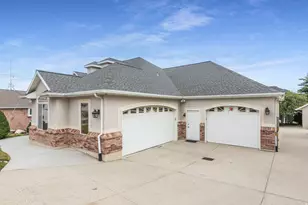 943 Lillywood Ln, North Salt Lake, UT 84054 - Photo 4
