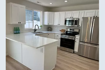 1051 E Sara Ln S, Ogden, UT 84404 - Photo 8