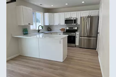 1051 E Sara Ln S, Ogden, UT 84404 - Photo 6