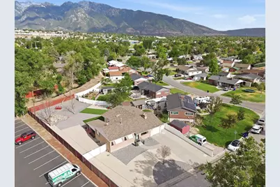 9505 S Garnet Dr E, Sandy, UT 84094 - Photo 2