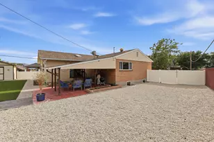 9505 S Garnet Dr E, Sandy, UT 84094 - Photo 46