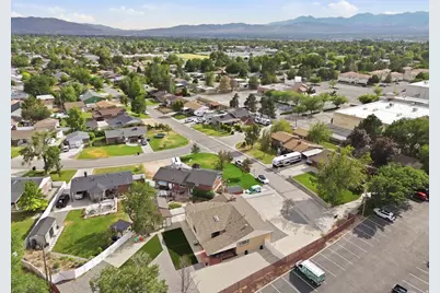 9505 S Garnet Dr E, Sandy, UT 84094 - Photo 38