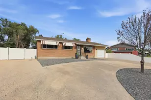 9505 S Garnet Dr E, Sandy, UT 84094 - Photo 44