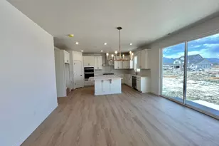 1089 E Blackfeet Dr, Eagle Mountain, UT 84005 - Photo 4