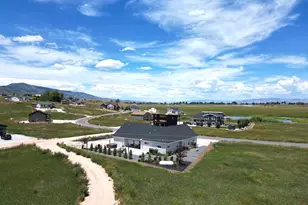 2962 S Sand Trap Cir, Garden City, UT 84028 - Photo 4
