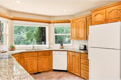 468 S 100 E, Hyrum, UT 84319 - Photo 10