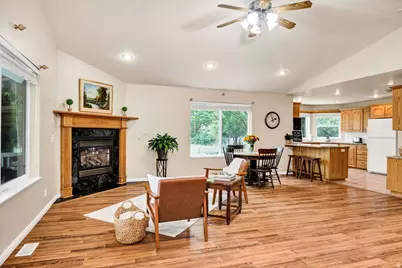 468 S 100 E, Hyrum, UT 84319 - Photo 4