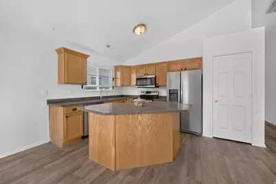 1971 W Floisand Cir, Salt Lake City, UT 84116 - Photo 6