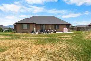 8633 N Peppergrass Dr E, Eagle Mountain, UT 84005 - Photo 4