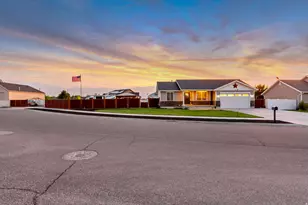 256 Worthington St, Grantsville, UT 84029 - Photo 2