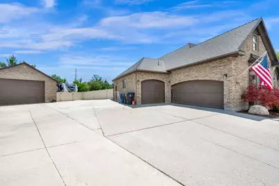 12589 S Majestic Hill Ct, Herriman, UT 84096 - Photo 2
