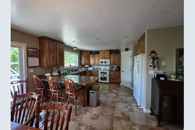 335 E 100 N, Hyrum, UT 84319 - Photo 6