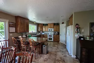 335 E 100 N, Hyrum, UT 84319 - Photo 6