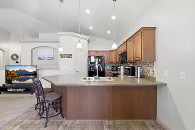 7598 S 4770 W, West Jordan, UT 84084 - Photo 4