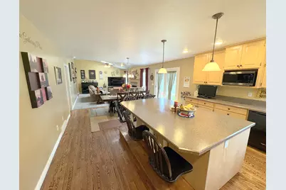 11228 S 2515 W, South Jordan, UT 84095 - Photo 10