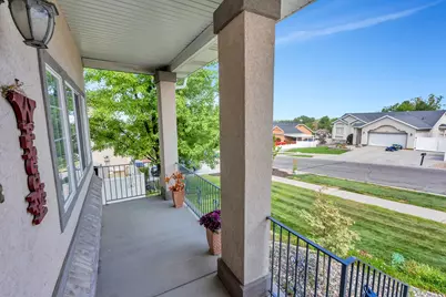 942 E Curlew Cir, Draper, UT 84020 - Photo 4