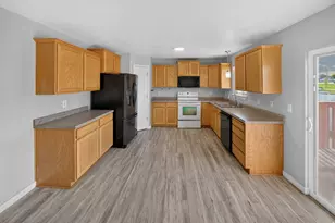 442 E Lindy N, Tooele, UT 84074 - Photo 8