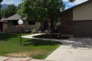 3608 E Brighton Point Dr S, Cottonwood Heights, UT 84121 - Photo 2