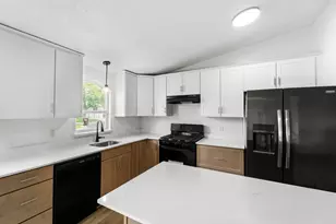 935 E 3000 N, Layton, UT 84040 - Photo 4