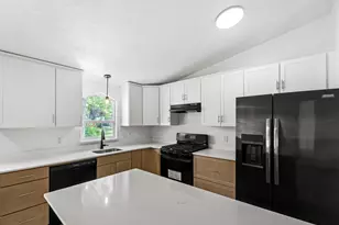 935 E 3000 N, Layton, UT 84040 - Photo 2