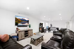 945 E James Cir S, Clearfield, UT 84015 - Photo 18