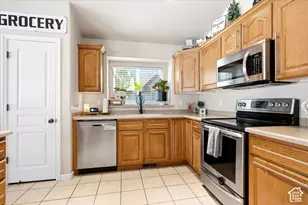 945 E James Cir S, Clearfield, UT 84015 - Photo 8
