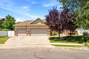 945 E James Cir S, Clearfield, UT 84015 - Photo 2