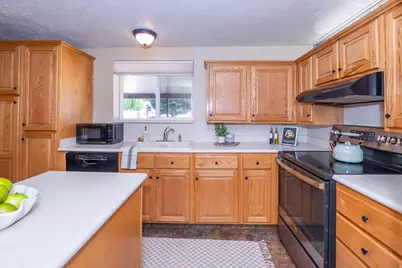 842 Aspen East Dr E, Layton, UT 84041 - Photo 12