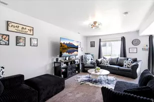 652 W 800 N, Clinton, UT 84015 - Photo 2