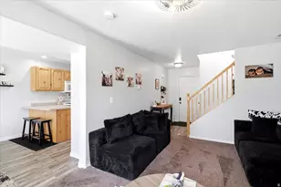 652 W 800 N, Clinton, UT 84015 - Photo 4