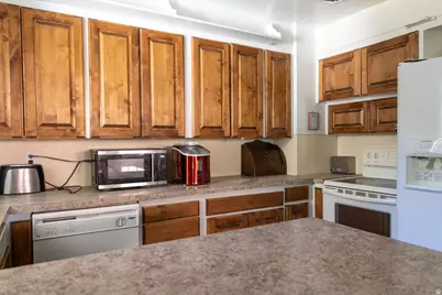 2105 W 3875 S, Roy, UT 84067 - Photo 14