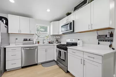 271 E Crescent Dr S #158-A, Sandy, UT 84070 - Photo 8
