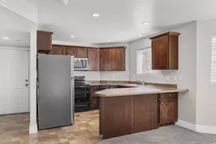8264 S Resaca Dr, Sandy, UT 84070 - Photo 10