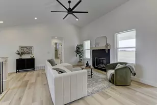 393 E Broderick Wy, Grantsville, UT 84029 - Photo 2