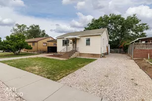 186 W 4800 S, Washington Terrace, UT 84405 - Photo 2