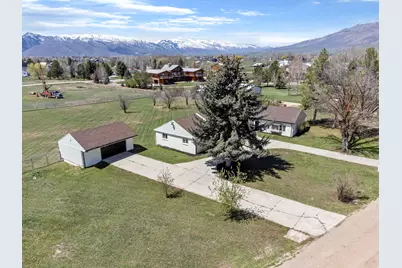 567 S 8850 E, Huntsville, UT 84317 - Photo 2