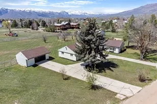 567 S 8850 E, Huntsville, UT 84317 - Photo 2