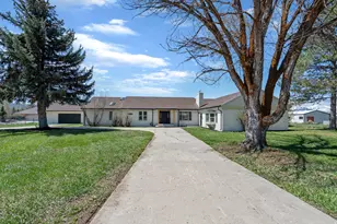 567 S 8850 E, Huntsville, UT 84317 - Photo 2