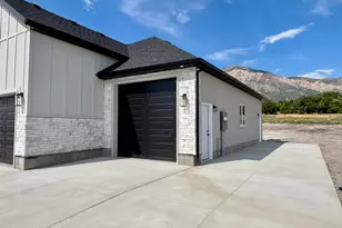 1184 W 3250 N, Pleasant View, UT 84414 - Photo 4