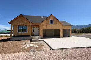 1004 W Paramount Cv S, Riverdale, UT 84405 - Photo 2