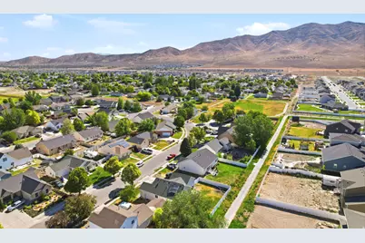 1836 E Canary Way S, Eagle Mountain, UT 84005 - Photo 28